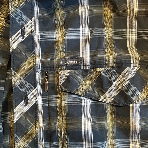 Columbia Omni-Dry Short Sleeve Button Down- Men’s Shirt Large - Picture 3 of 4
